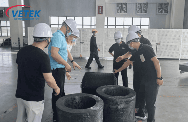Wir heißen Kunden herzlich willkommen, die Fabrik für Kohlefaserprodukte von Veteksemicon zu besuchen